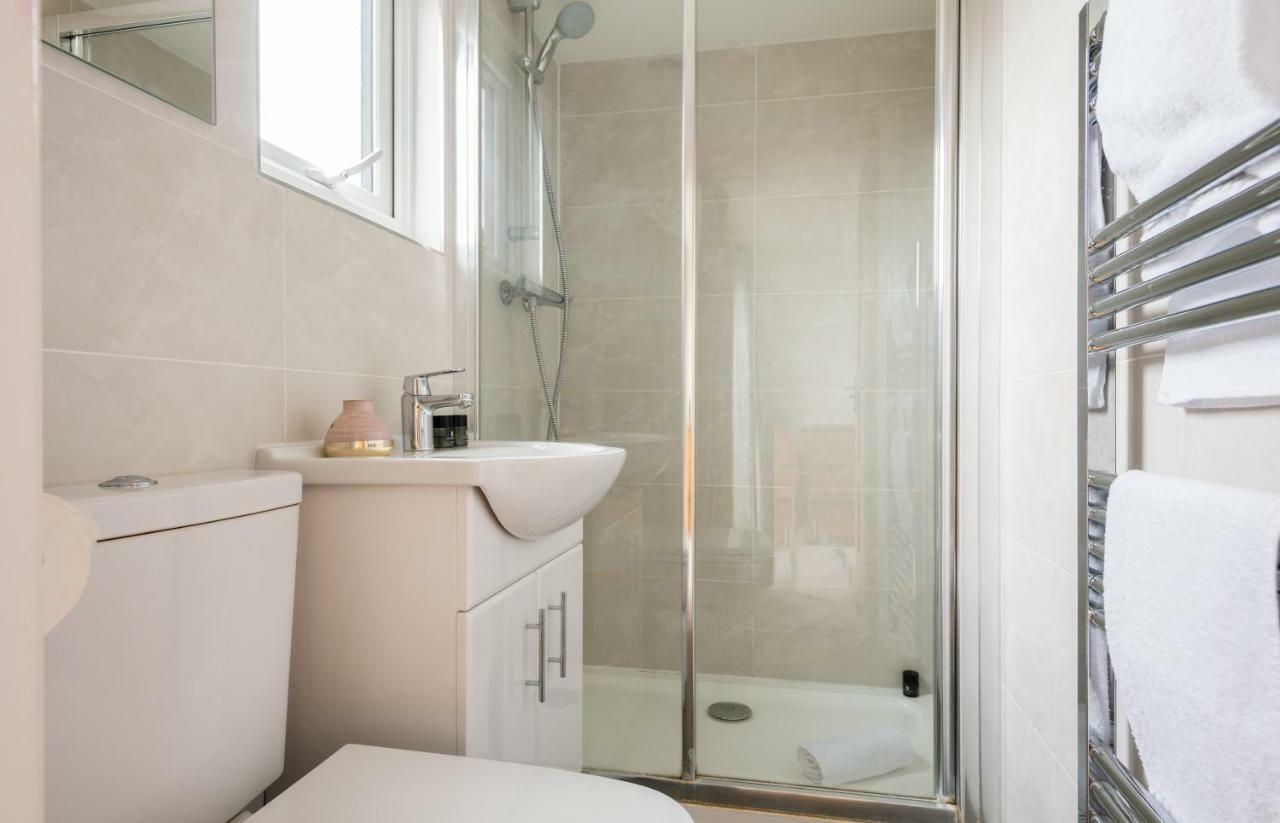 The Canary Way - Contemporary 4Bdr Home With Parking อ็อกซ์ฟอร์ด ภายนอก รูปภาพ